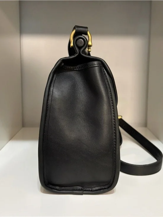 Vintage Coach Logan Bag (#9907) Black Leather Crossbody with Brass Turnlock - Picture 4 of 15